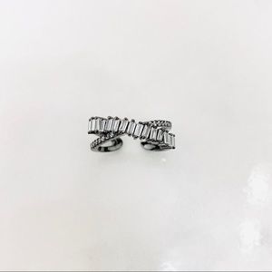 X Criss cross ring with cz baguettes